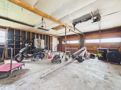 Garage at 915 Hattie Drive, Anderson, IN