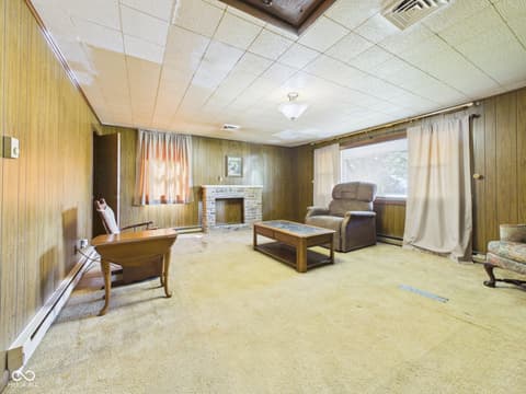 Living room at 915 Hattie Drive, Anderson, IN
