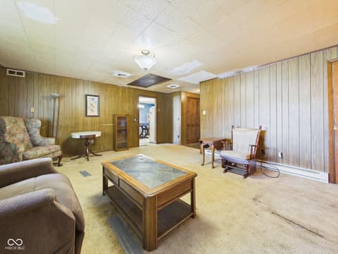 Living room at 915 Hattie Drive, Anderson, IN