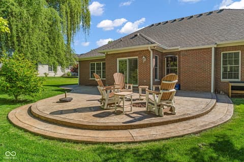 Outdoor living area at 87 John Court, Danville, IN