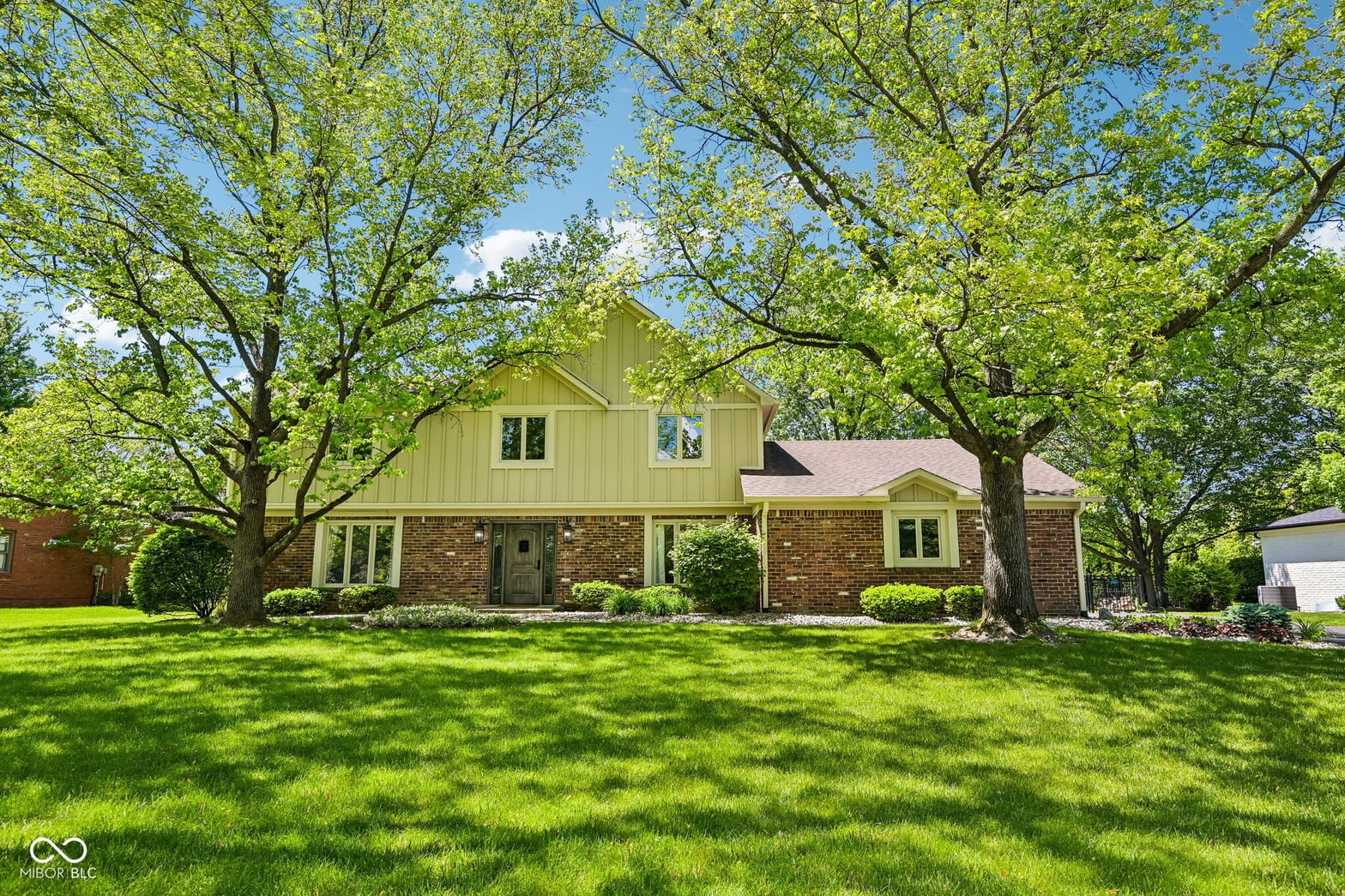 Front exterior at 407 Oxford Drive, Noblesville, IN