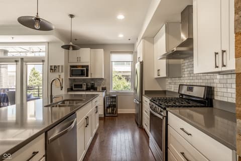 Photo of 622 E 10th Street, Indianapolis, IN