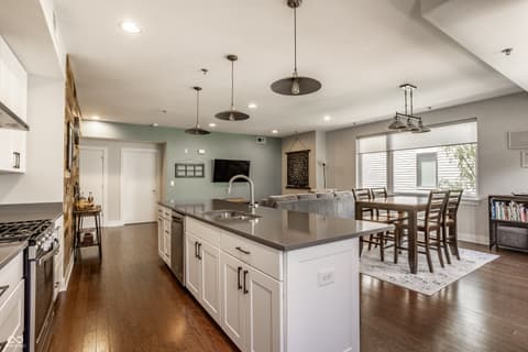 Photo of 622 E 10th Street, Indianapolis, IN
