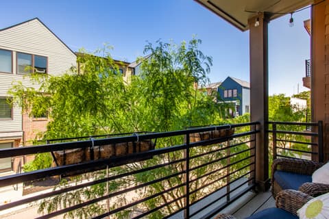 Photo of 622 E 10th Street, Indianapolis, IN