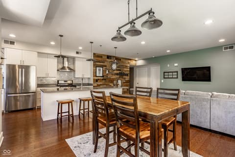 Photo of 622 E 10th Street, Indianapolis, IN