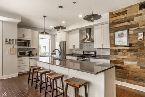 Photo of 622 E 10th Street, Indianapolis, IN