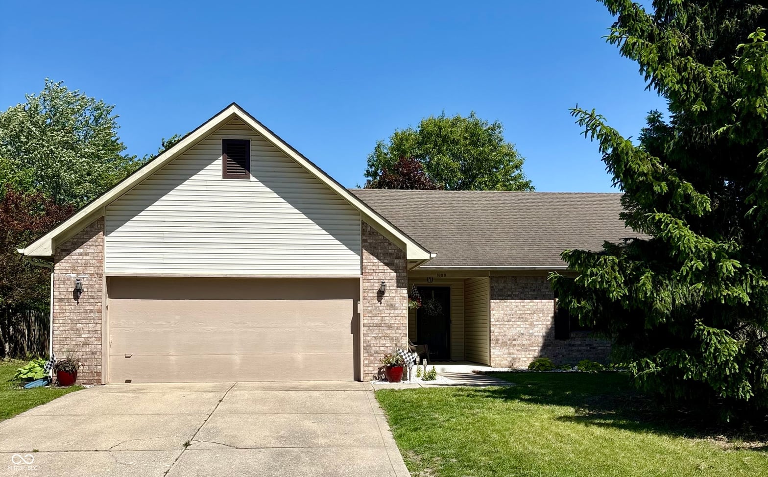 Photo of 1059 Lake Drive E, Brownsburg, IN
