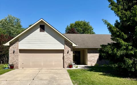 1059 Lake Drive E, Brownsburg, IN 46112