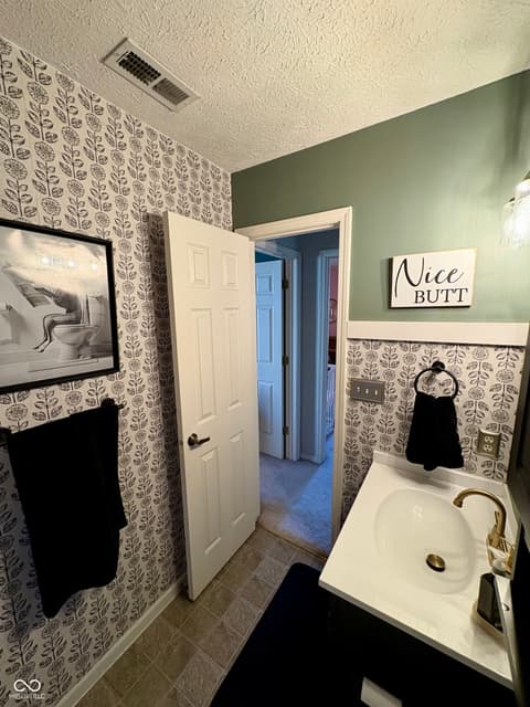 Photo of 1059 Lake Drive E, Brownsburg, IN