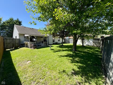 Photo of 1059 Lake Drive E, Brownsburg, IN