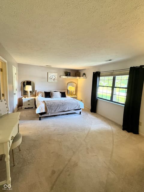 Photo of 1059 Lake Drive E, Brownsburg, IN