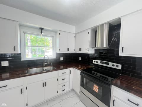 Photo of 330 N Harbison Avenue, Indianapolis, IN