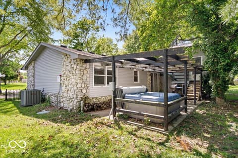Photo of 1010 Porto Bello Street, Pendleton, IN