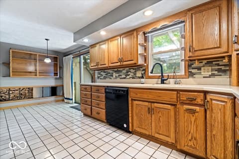 Photo of 1010 Porto Bello Street, Pendleton, IN
