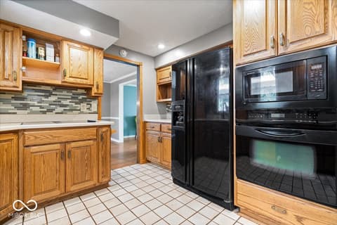 Photo of 1010 Porto Bello Street, Pendleton, IN