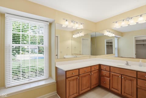 Photo of 625 Eagle Creek Circle, Zionsville, IN