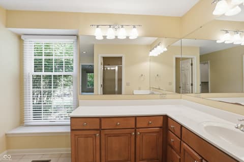 Photo of 625 Eagle Creek Circle, Zionsville, IN