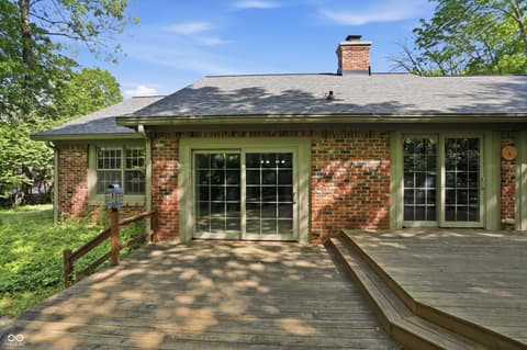 Photo of 625 Eagle Creek Circle, Zionsville, IN