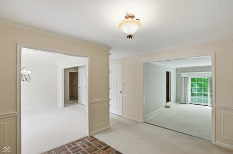 Photo of 625 Eagle Creek Circle, Zionsville, IN