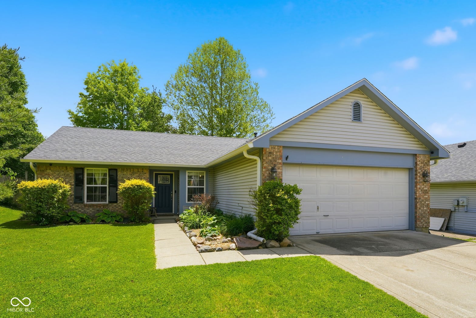 Front exterior at 906 Moonlight Court, Mooresville, IN