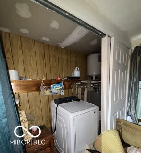 Laundry room at 5125 Broadway Street, Coatesville, IN