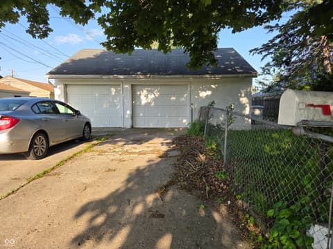 Garage at 501 Henry Street, Lebanon, IN