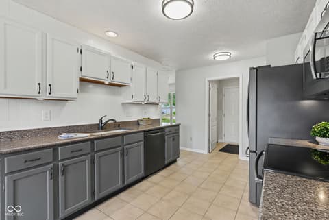 Photo of 1467 Persimmon Circle, Greenfield, IN
