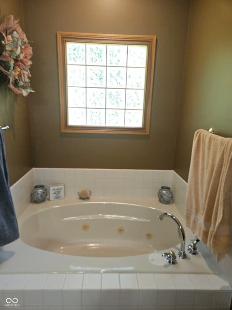 Photo of 1755 Walnut Trace, Greenfield, IN