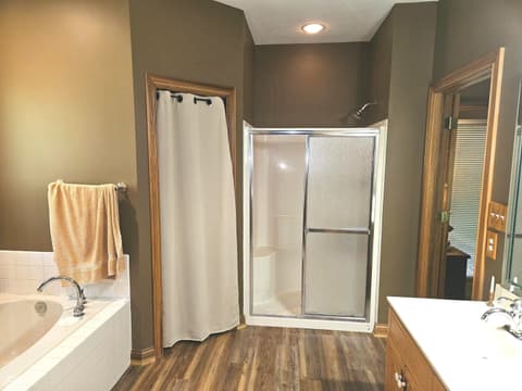 Primary bathroom at 1755 Walnut Trace, Greenfield, IN
