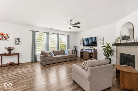 Living room at 9480 Edgerton Road, Pendleton, IN