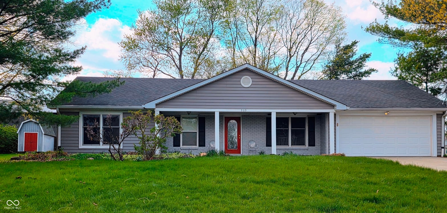 Front exterior at 909 Cardinal Drive, Zionsville, IN