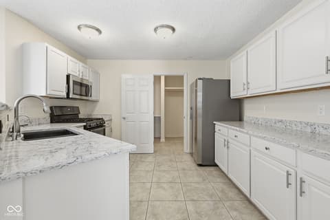 Kitchen at 10215 Lothbury Circle, Fishers, IN