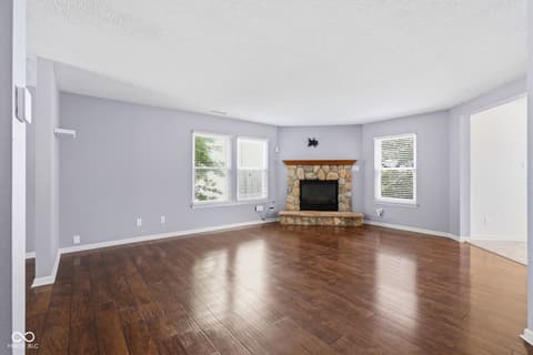 Living room at 10215 Lothbury Circle, Fishers, IN