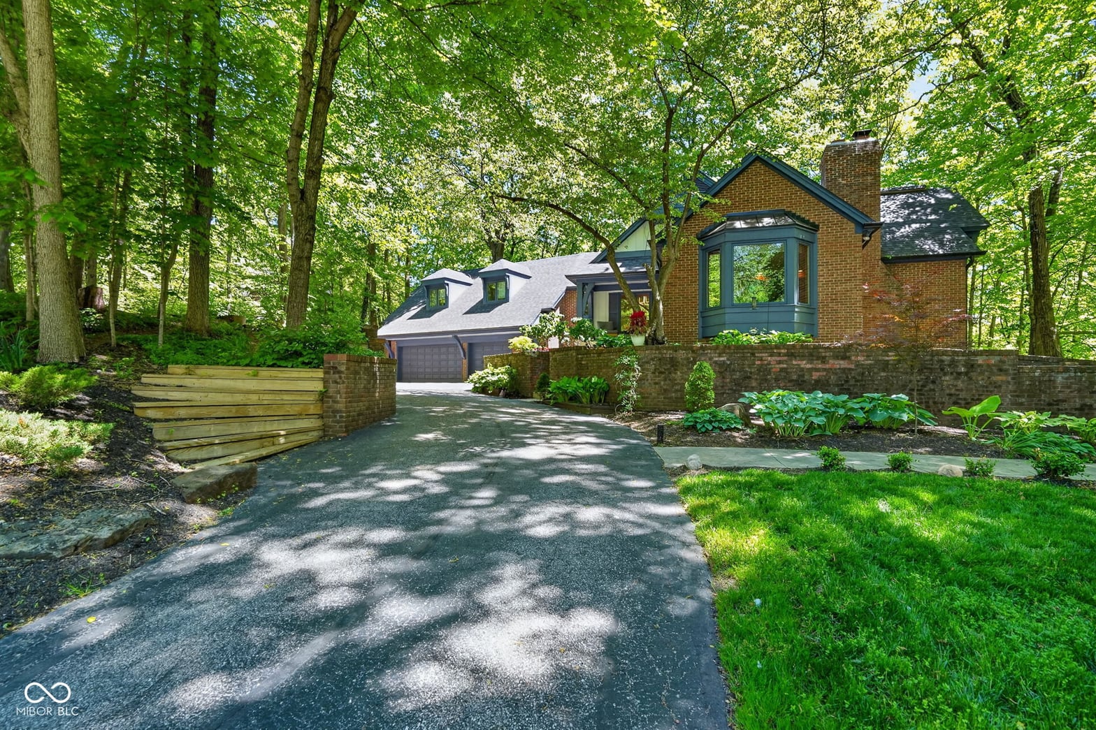 Photo of 845 Sugarbush Ridge, Zionsville, IN