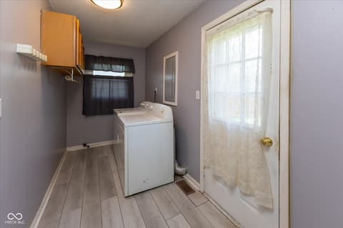 Laundry room at 885 S 11th Street, Noblesville, IN