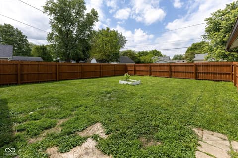 Yard at 885 S 11th Street, Noblesville, IN