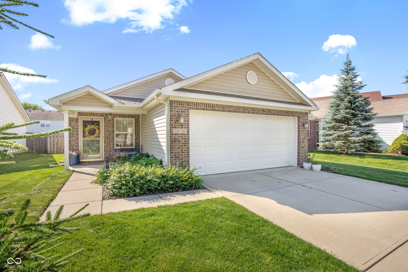 Front exterior at 19338 Links Lane, Noblesville, IN