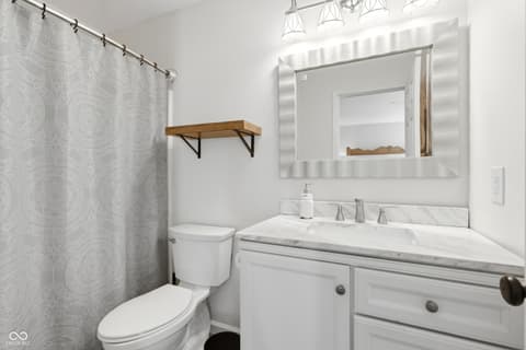 Primary bathroom at 19338 Links Lane, Noblesville, IN