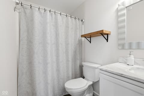 Primary bathroom at 19338 Links Lane, Noblesville, IN