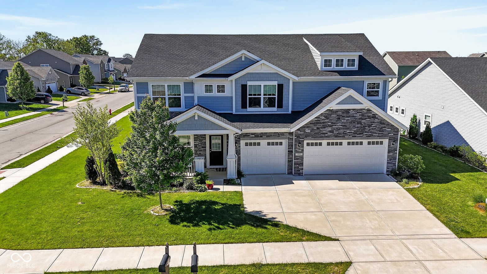Front exterior at 879 Rattlebox Ln, Westfield, IN