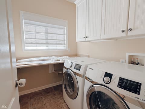 Laundry room at 2535 Murphy Circle N, Carmel, IN