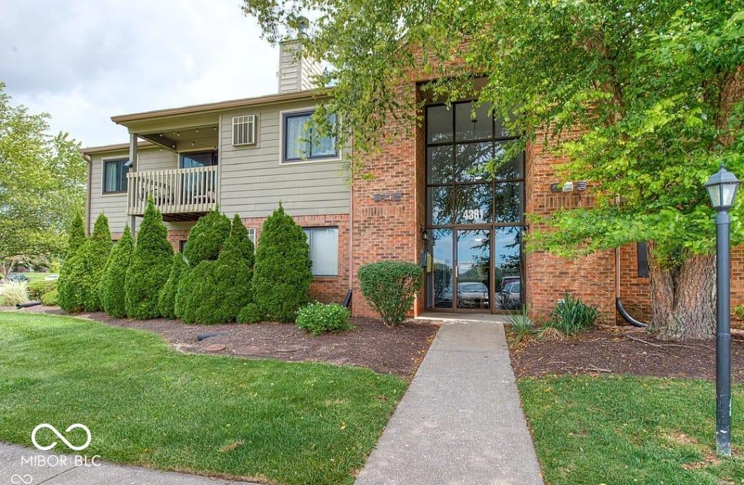 Photo of 4391 Village Parkway Circle W, Indianapolis, IN