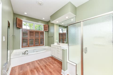 Primary bathroom at 11483 Lake Stonebridge Lane, Fishers, IN