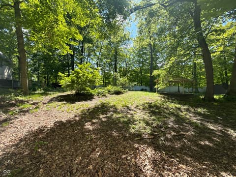 Yard at 10676 Oakwood Court, Carmel, IN