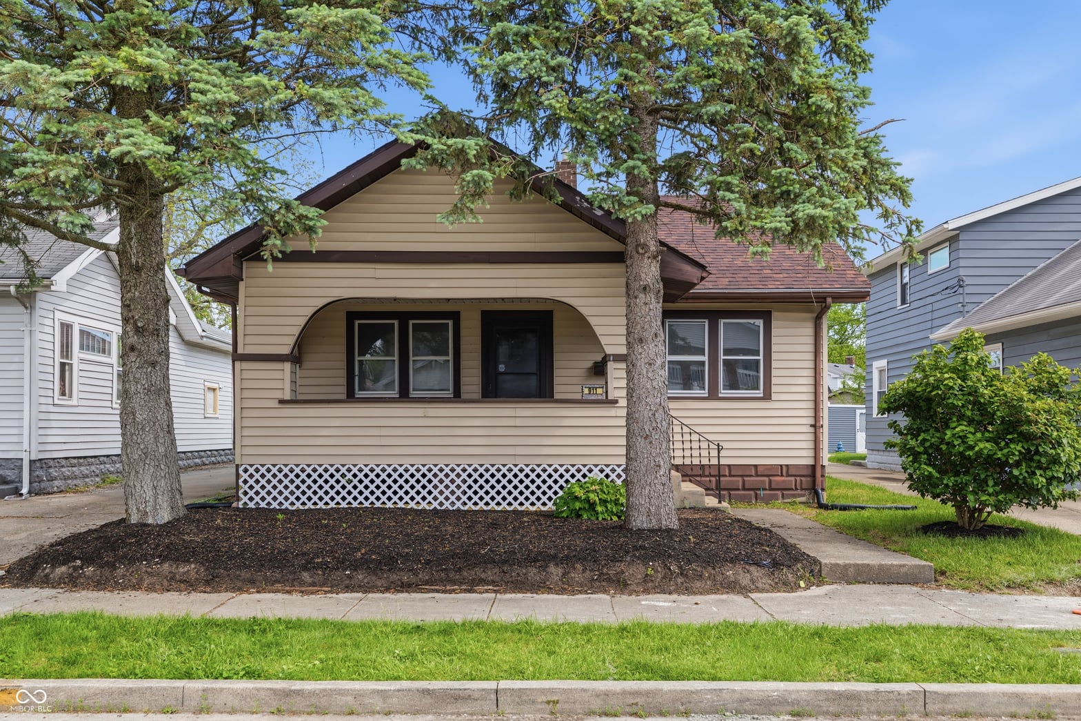 Front exterior at 911 Washington Boulevard, Anderson, IN