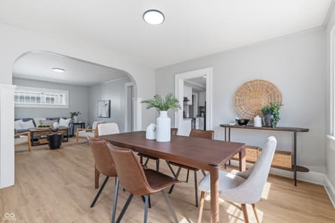 Dining room at 911 Washington Boulevard, Anderson, IN
