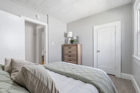Bedroom at 911 Washington Boulevard, Anderson, IN