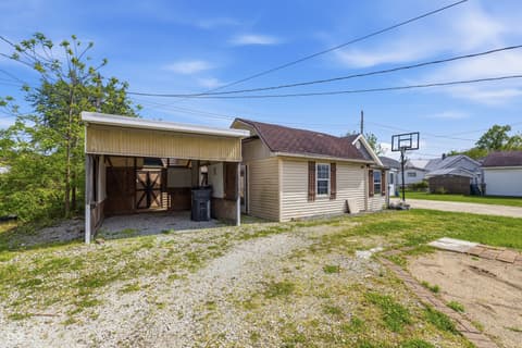 Side exterior at 911 Washington Boulevard, Anderson, IN