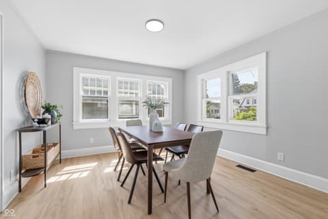 Dining room at 911 Washington Boulevard, Anderson, IN