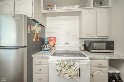 Photo of 922 Alhambra Drive, Anderson, IN